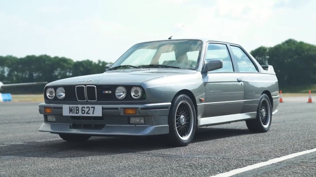 四代宝马M3同台竞技400米加速赛,你喜欢E30还是F80?