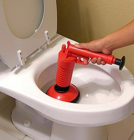 马桶冲完水后水继续上而且下水慢,马桶下水慢用盆倒水下水还是慢