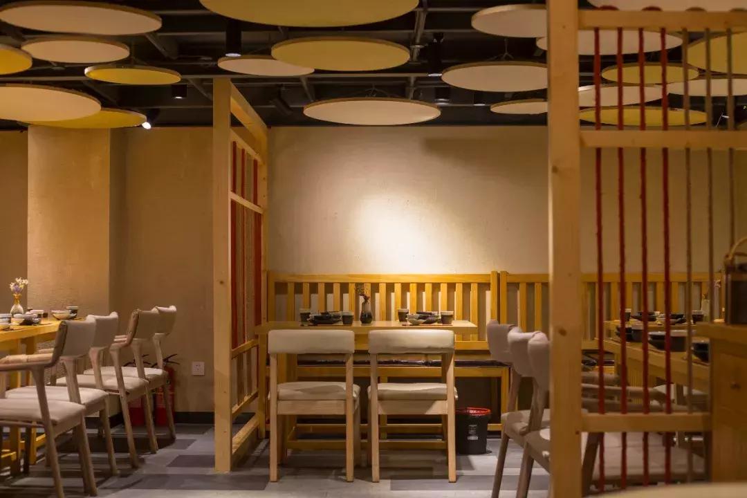 一到晚上就火爆的烧烤店,新发现一家超火爆的烧烤店