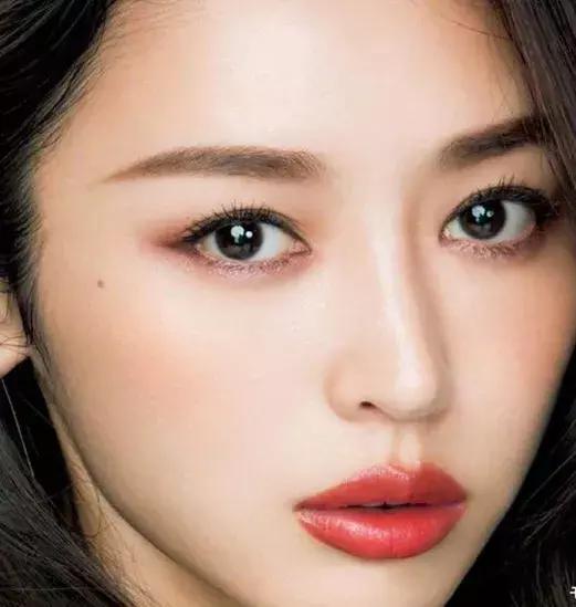 怎么找到适合自己的镜面口红色号,别再盲目追求大牌