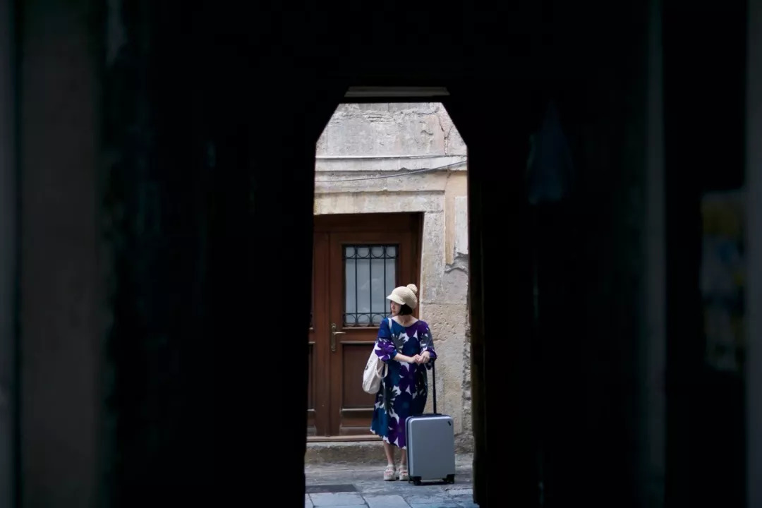 旅行箱卡扣锁跟拉链哪个更轻便,旅行箱航空锁怎么用