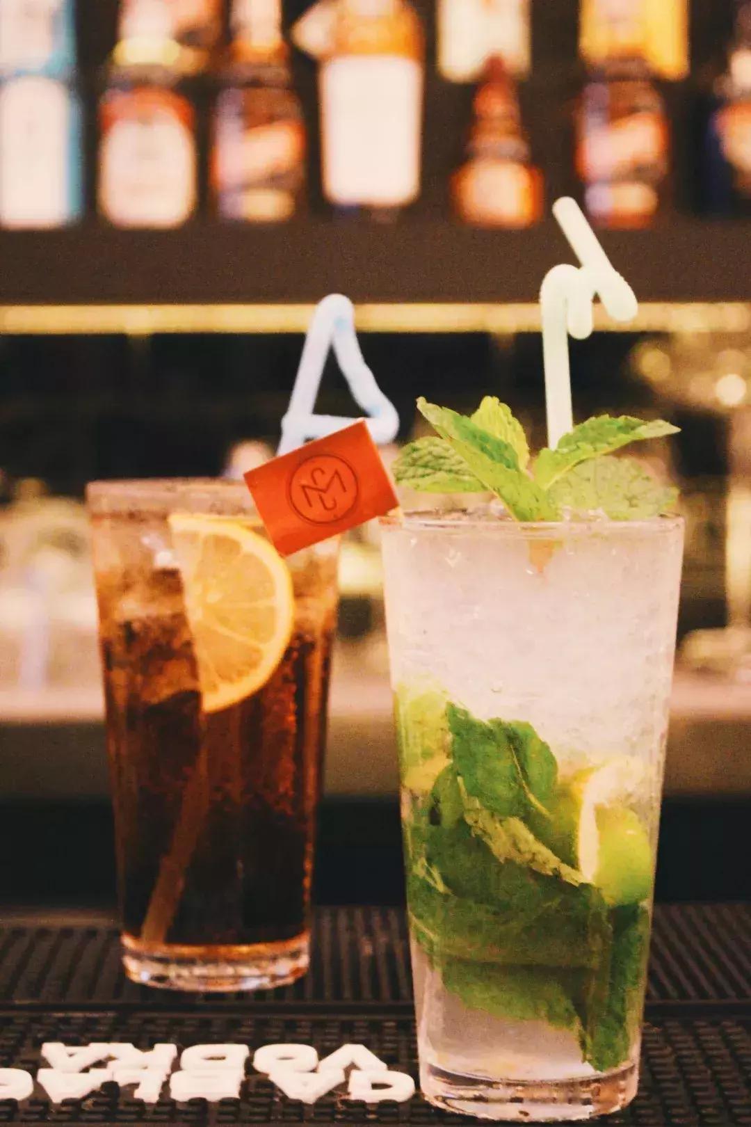 畅饮半个月！这家“自选型”酒吧就在民歌湖酒吧街！