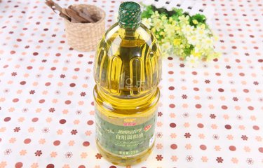 央视曝光！食用调和油造假内幕，底线竟是“吃不死人”！