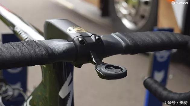 器材盛宴环英国上的车手战车