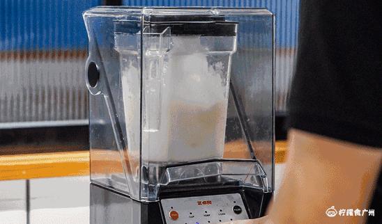 1个月前，六运来了杯“粉色苦瓜茶”，连续7天买一送一！