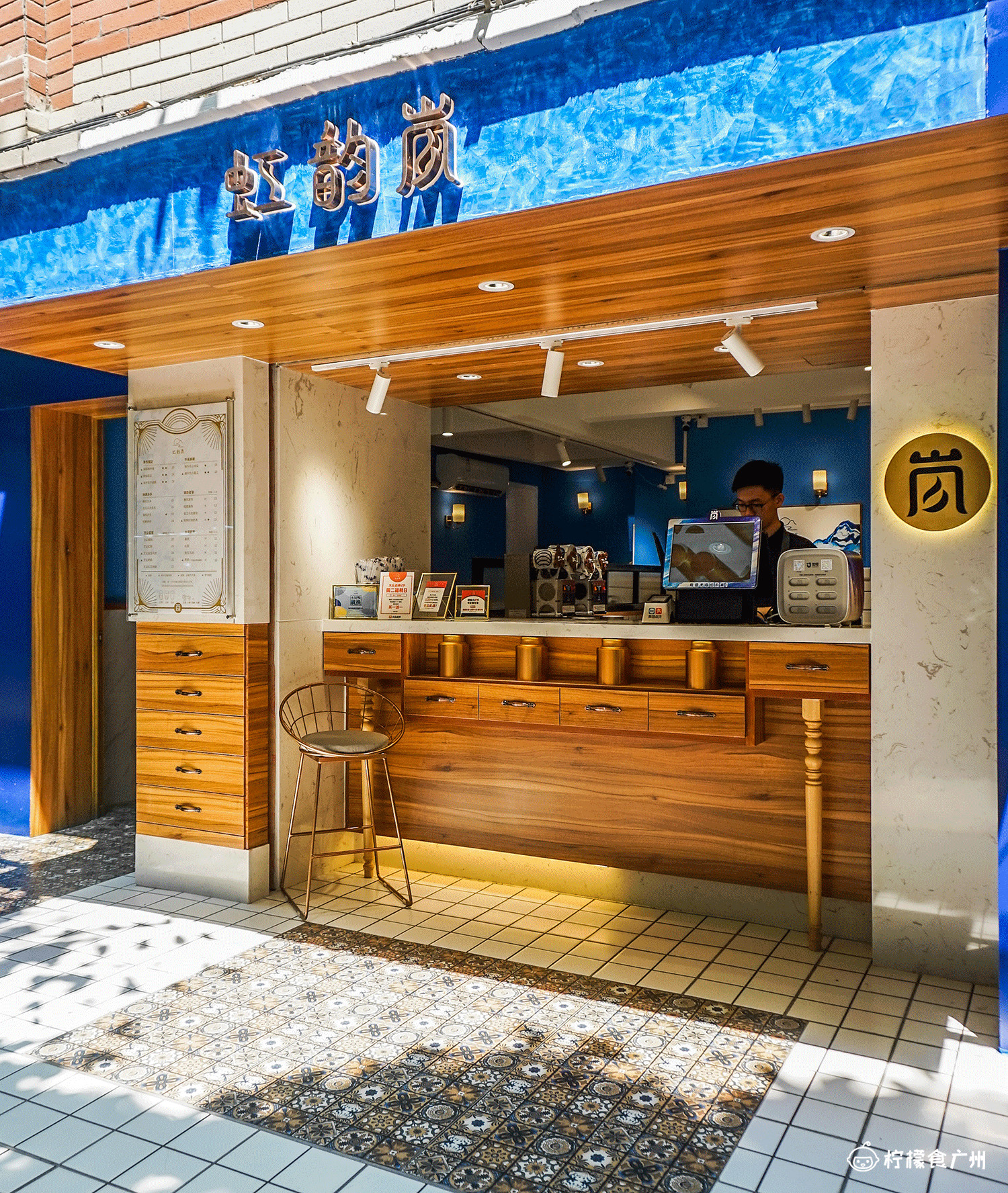 1个月前，六运来了杯“粉色苦瓜茶”，连续7天买一送一！