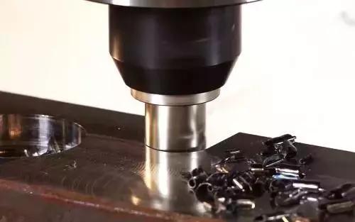 金属表面喷砂粗糙度,金属材料表面粗糙怎样处理