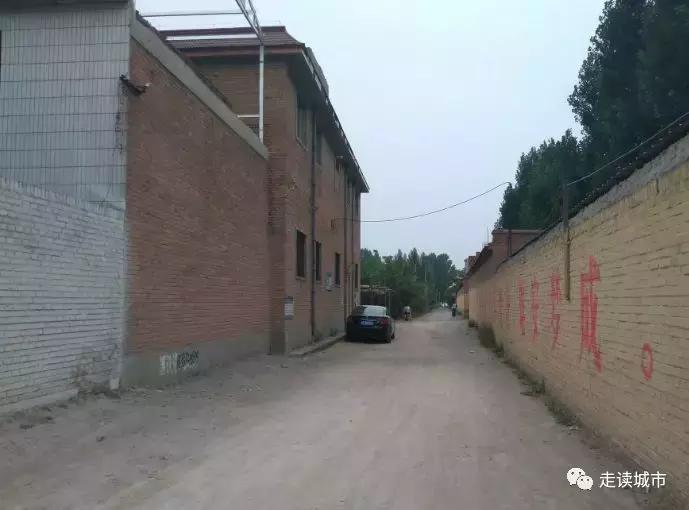 容城县容城镇容城小学,容城镇和容城大道有什么区别