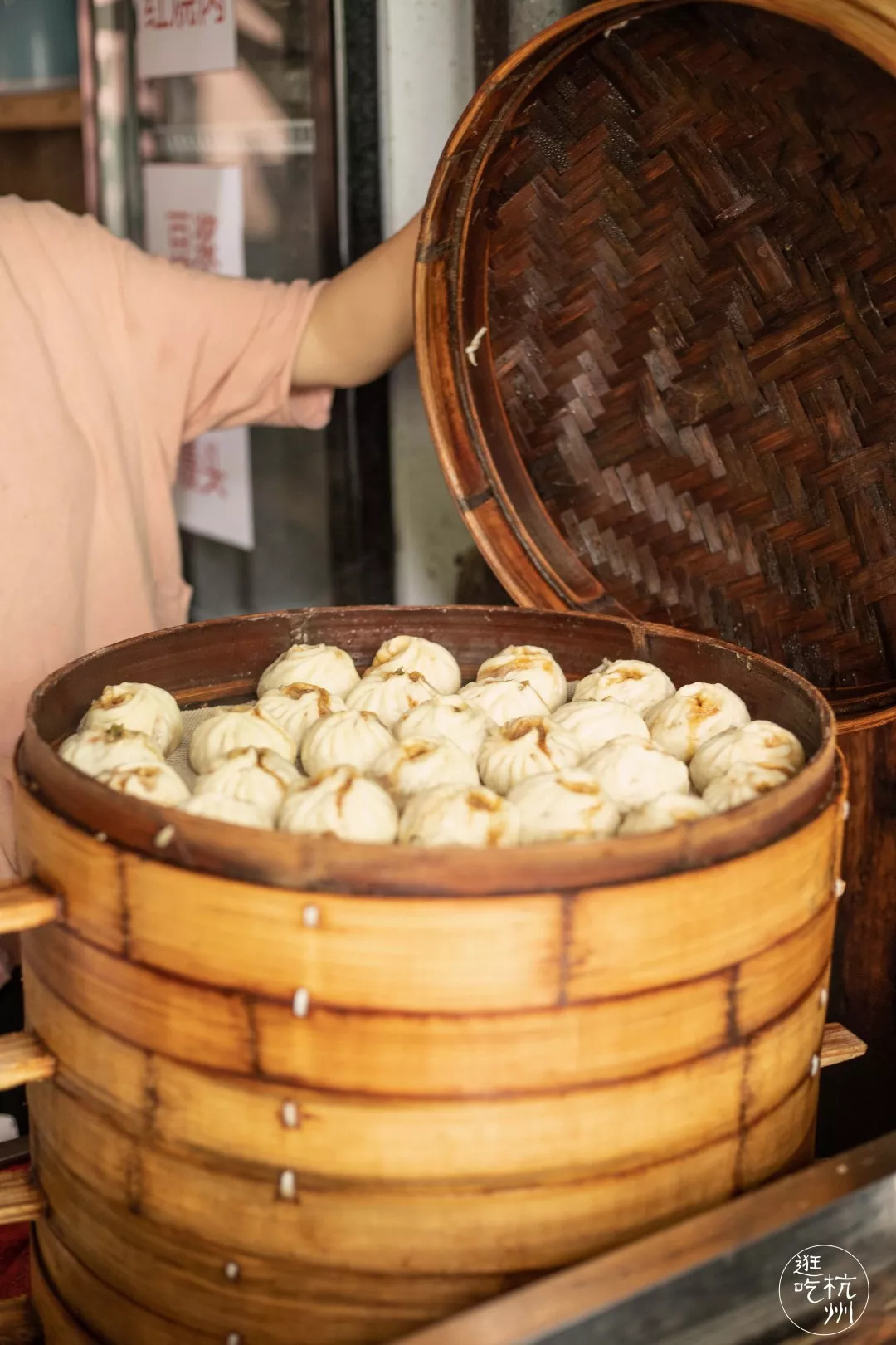 “火山口”肉包来了！每天卖出3000个，开车4小时……