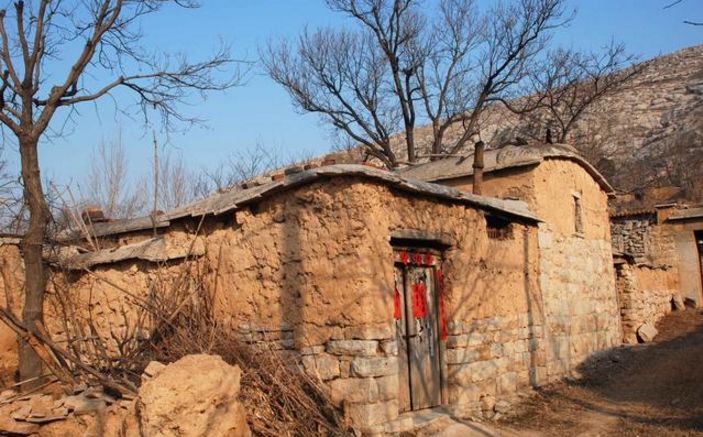 灶安西北家败人亡什么意思,农村俗语墙上加墙家败人亡啥意思