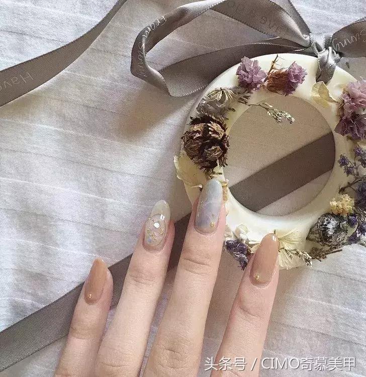 美甲甲油胶怎么快速干的小窍门,冬天为啥甲油胶会缩胶