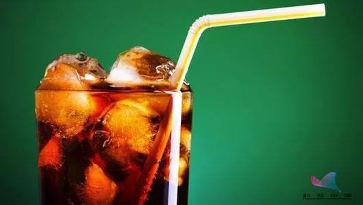 喝可乐为啥牙会黄,牙齿黄是不是喝了可乐