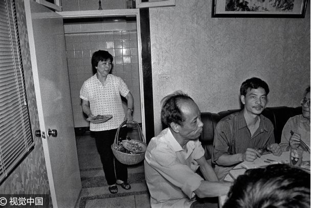 1978-2018，中国人和外国人如何看待这40年