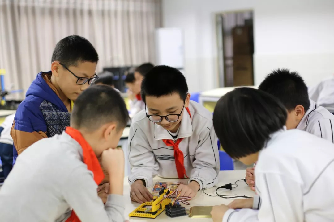 14年春耕秋种,桂江小学要做一艘大船,带领学生远航人生!