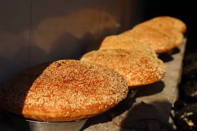 等这样一只金灿灿、香喷喷的“涨烧饼”历时十个小时不算长