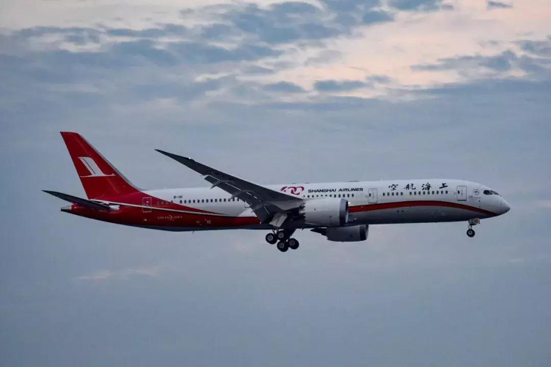 上航787起飞,上航787内部