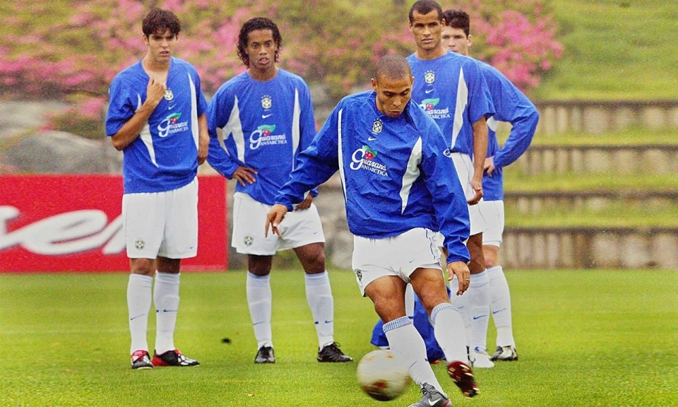 卡卡意气风发,鲜衣怒马少年时卡卡