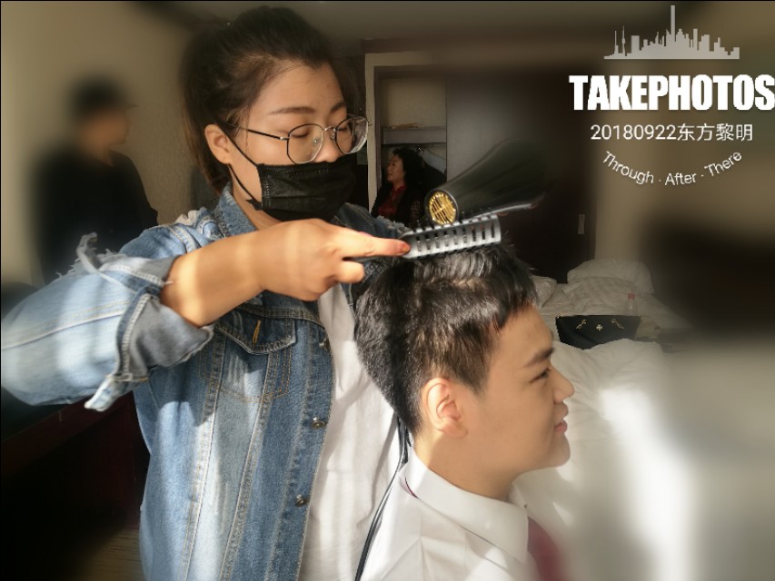 第146篇，情侣归来舷窗彩云亚美岸，牵手保利翘首中秋月儿圆