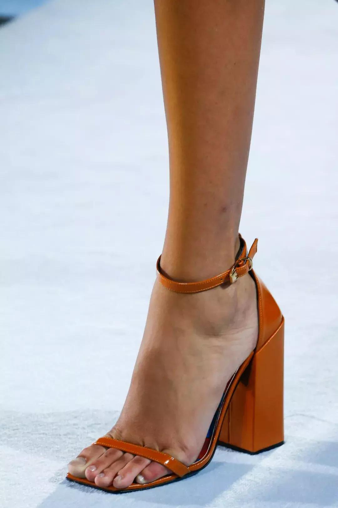 又有一波最新的美鞋美包来了看看我们是否为你种下了一片草原