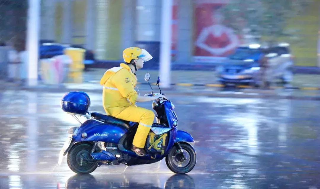 工资4000月供2000左右的车压力大吗,工资4000还1800车贷