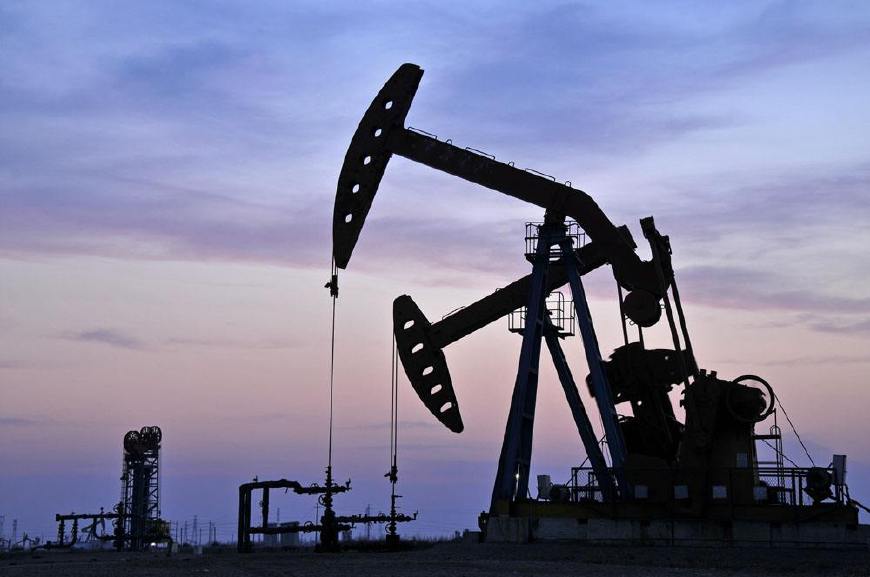 石油磕头机一次能抽多少油,油井上磕头机一下能挣多少钱