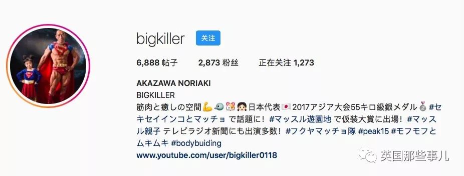 捧着仓鼠晒肌肉……这位“杀手”大叔的画风真是健身界的一股清流