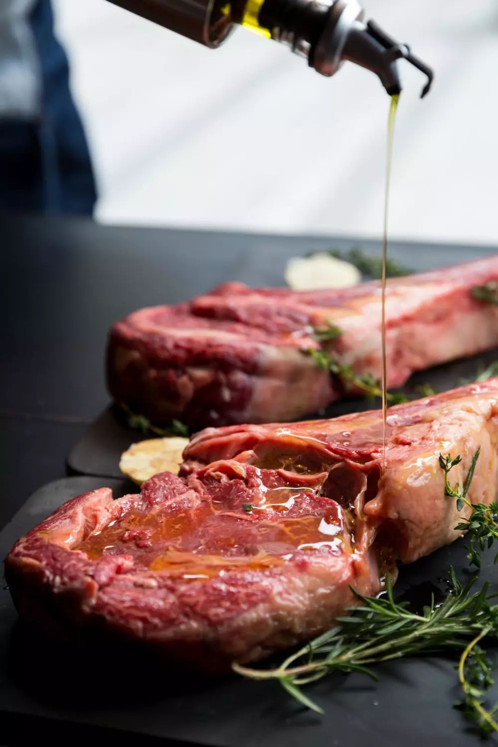 这只“大公鸡”一开业就王炸，5000瓶限量好酒碾压沙雕土豪！