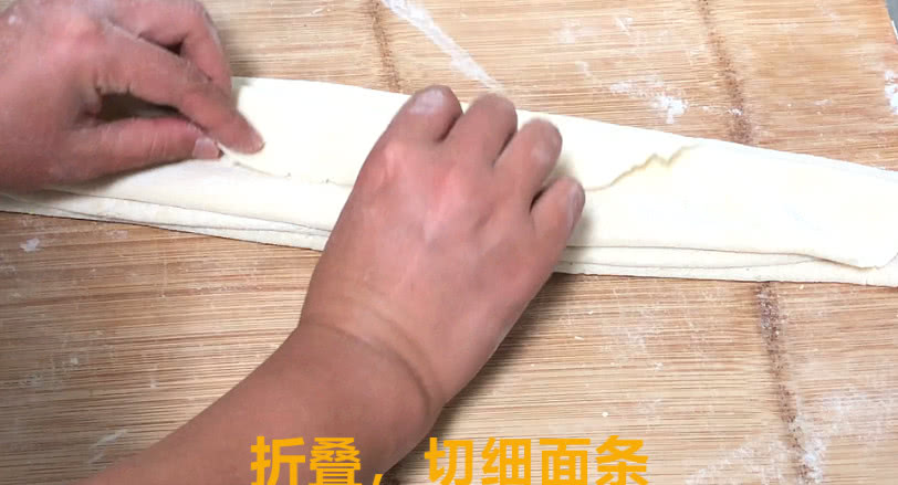 手擀面怎么把面条弄得劲道,手擀面做面条简单又好吃的方法