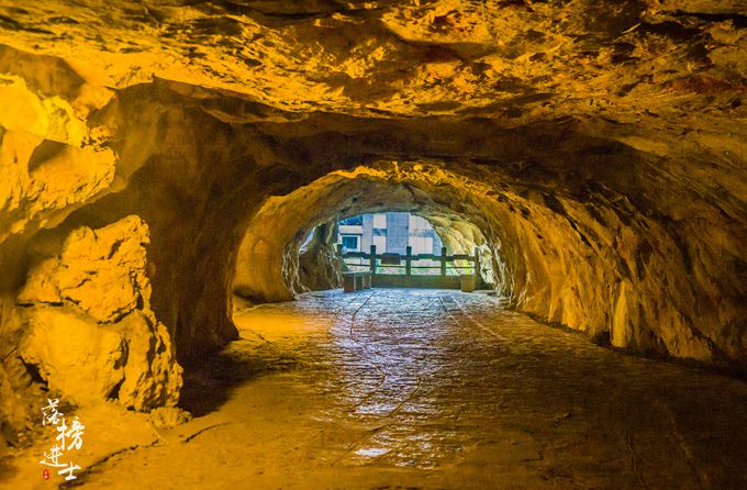 象山是桂林的标志，其实夜色下的象山才最美，很多游客都错过了