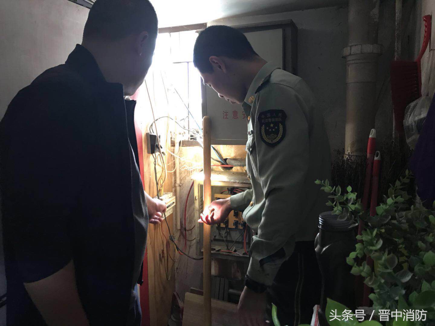 小卖部消防隐患,消防大队沿街餐馆排查隐患