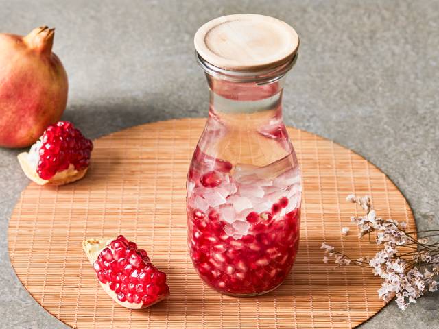 正宗品种嫁接突尼斯软籽石榴,精品高杆突尼斯软籽石榴