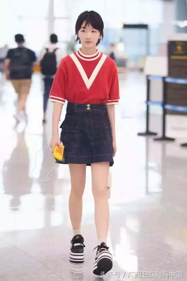 针织衫短袖里面应该穿什么,黑色金丝宽松短袖针织衫怎么搭