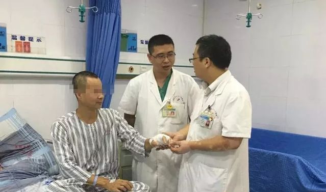 吃海鲜手扎了一下,如果一不小心被海鲜扎了会怎么样