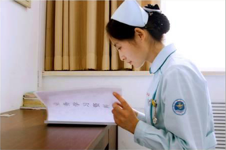 插胃管时胃管盘在口腔,怎么办?