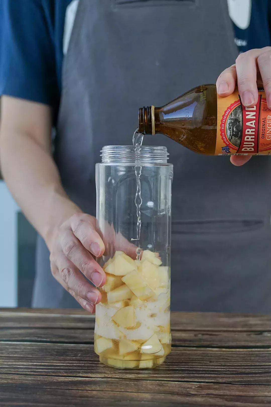 工作累了喝一杯小酒,上班这么辛苦还要回家做饭