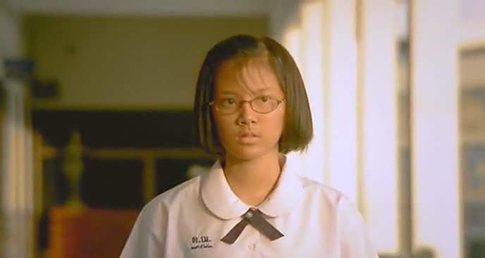 女孩为了心爱的王子，从丑小鸭变成白天鹅，男孩却选择了爱情