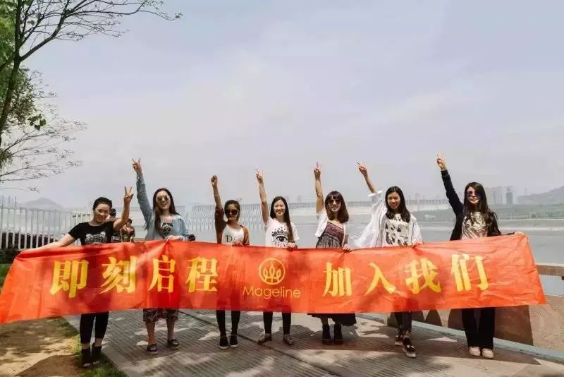 初中毕业白手起家年入10亿,毕业5年存款仅1000