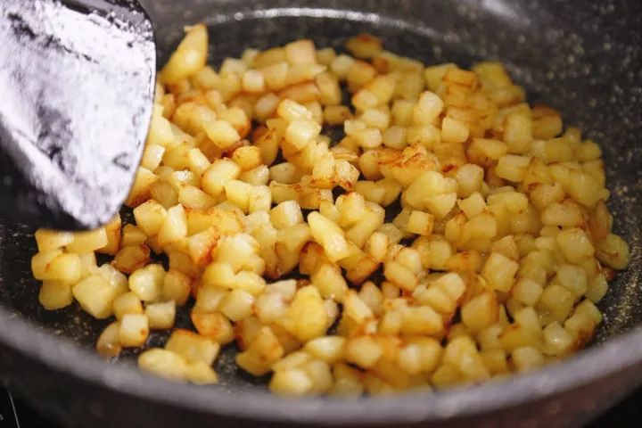 用土豆煎什么好吃,煎土豆煎几分钟才好吃