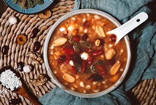 奶茶章泽天发朋友圈了,中秋案件愁人月饼也愁人