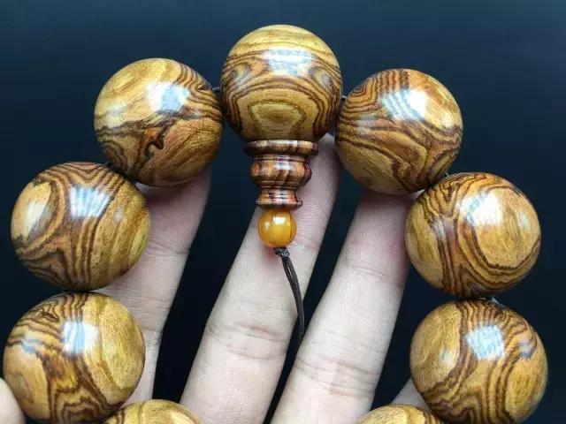 男人戴手串三圈好看还是2圈好看,1977属蛇的男人戴什么手串好