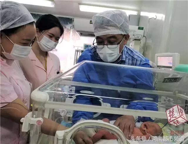 妈妈怀孕了肚子有个裂缝怎么办,孕妇肚子上有妊娠裂纹