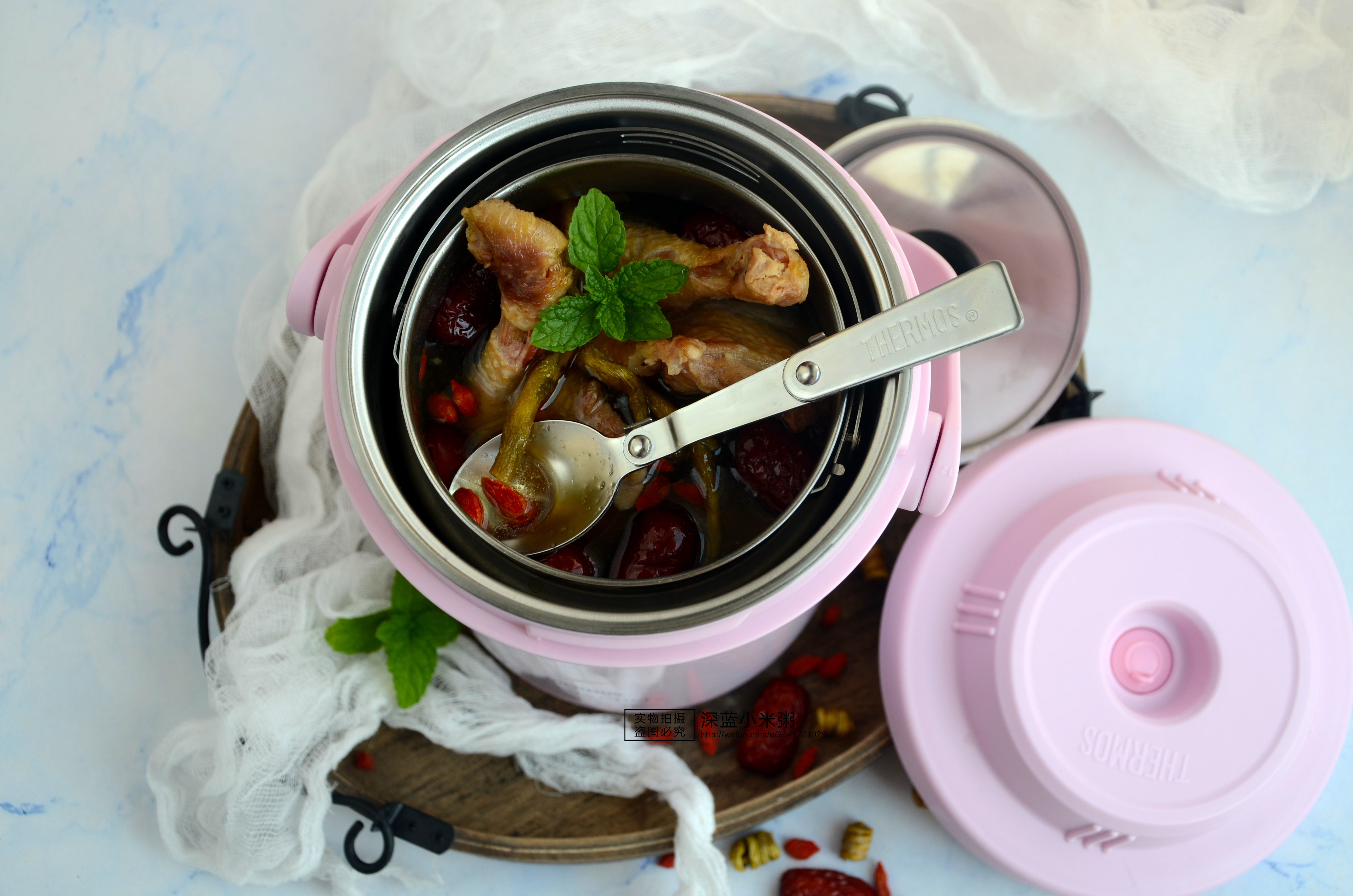 你还在厨房里汗流浃背地煲汤吗？试试这款焖烧锅，让你美美哒喝汤