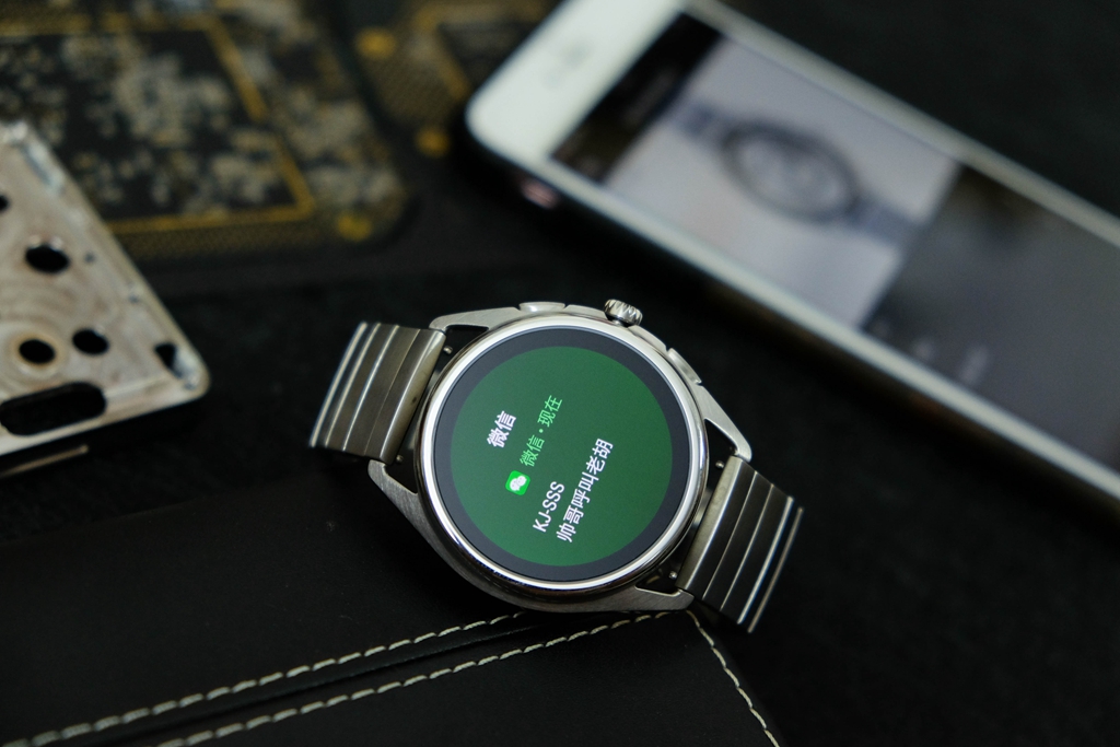 为什么说买阿玛尼手表智商税,苹果手表和阿玛尼哪个好