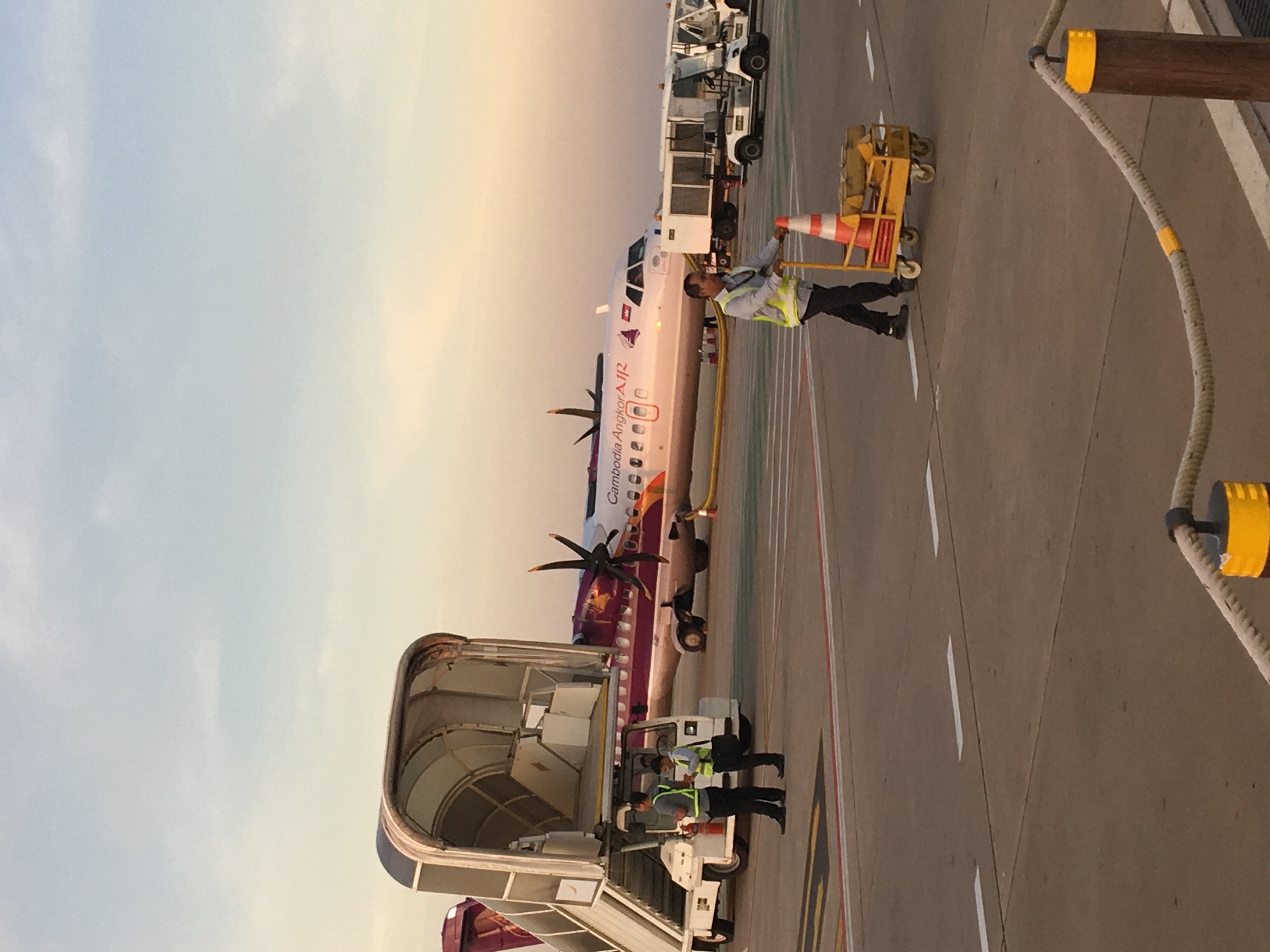 什么情况？印尼的飞机能买站票了？——出国旅游千万要小心小航司