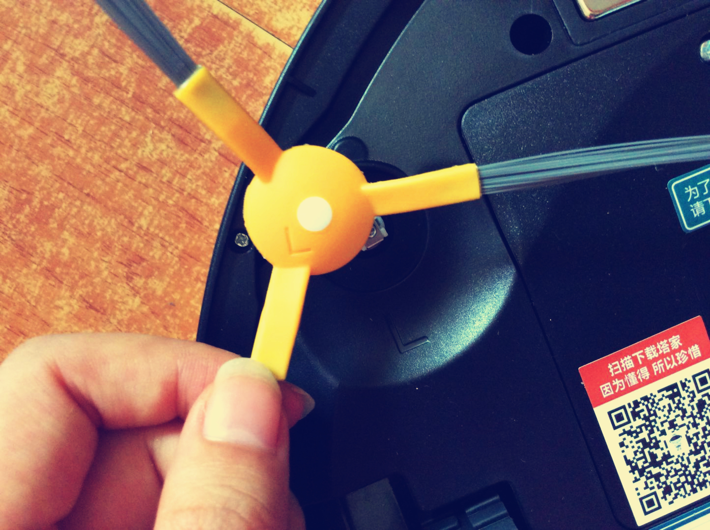 海尔扫地机器人以旧换新方法,海尔扫地机器人毛刷怎么拆解