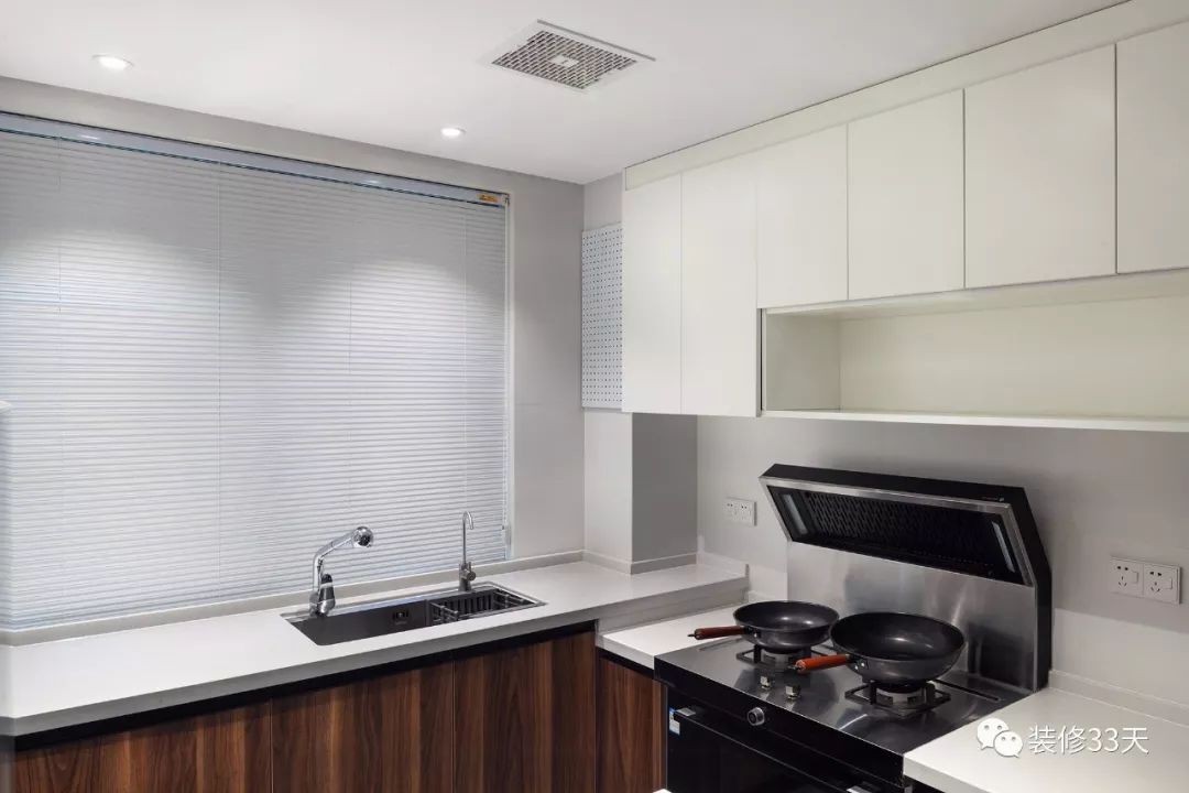 小三房客厅电视书柜一体,80平米两居客厅书房一体