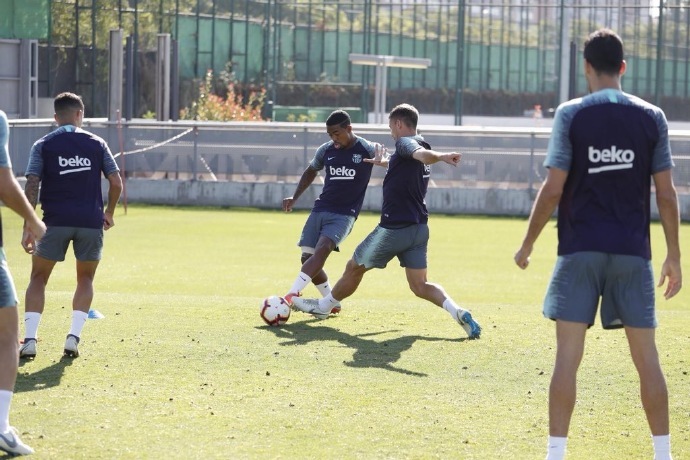 巴萨史上最强队徽,巴萨趣事