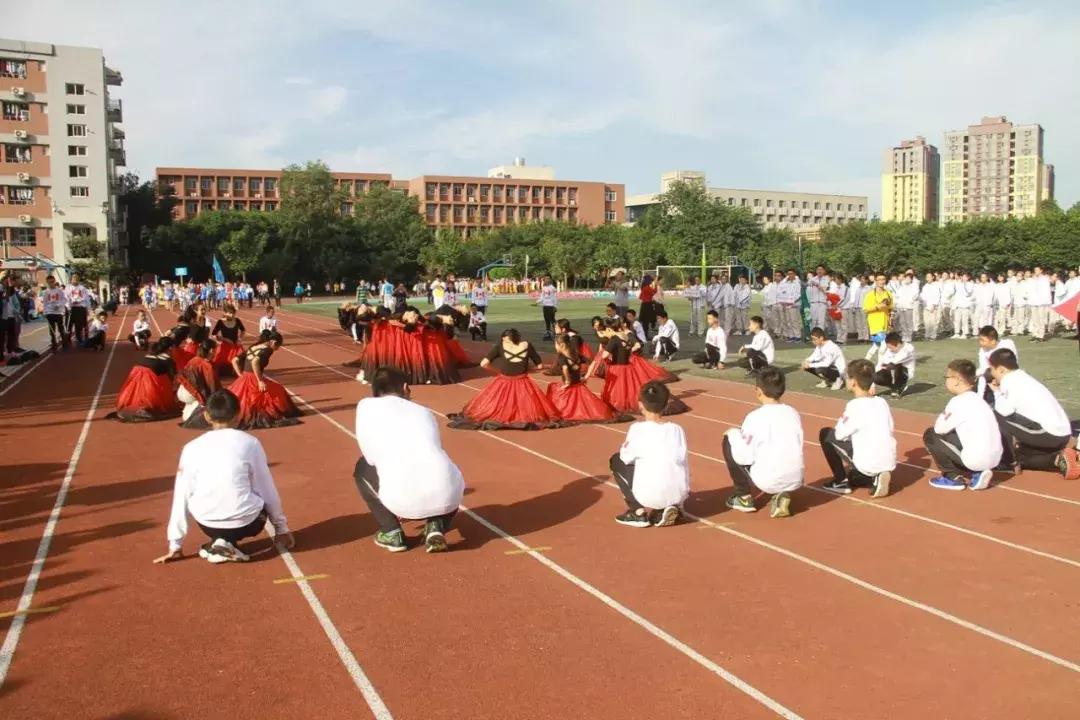 巧绘世界缩影，畅舞运动激情，科中第十届体育文化节盛大开幕