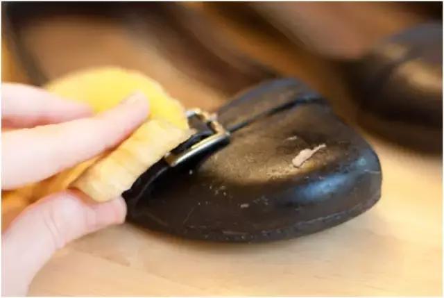 沙发脏了怎么清洗才能干净,沙发脏了又不能拆了洗怎么办