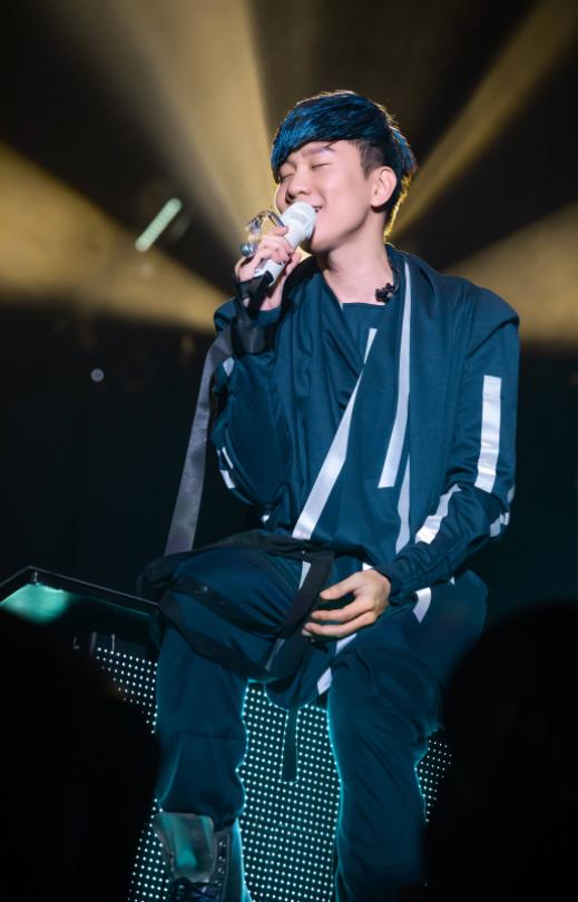 电竞大型比赛现场林俊杰,直播林俊杰演唱会彩排